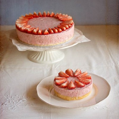 Strawberry mousse cheesecake