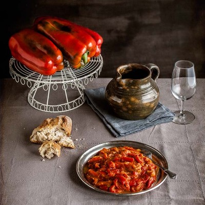 School of tapas: Red pepper and tomato salad from La Mancha