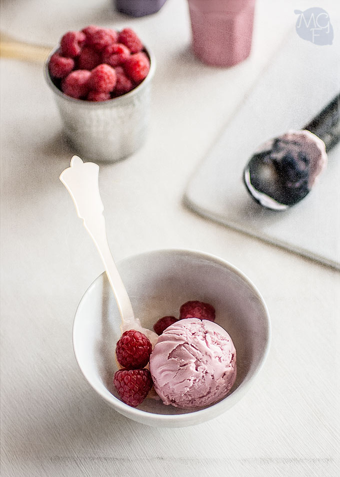 helado de yogur y frambuesa