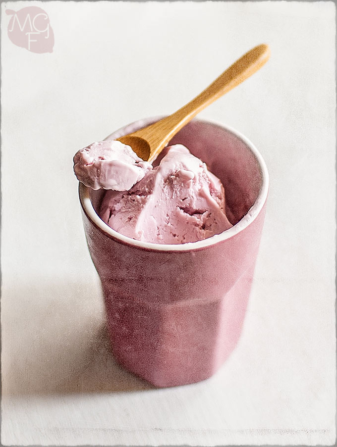 helado de yogur y frambuesa